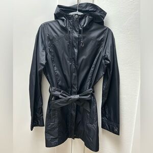 Black Omni-Shield hooded Columbia Rain jacket in Medium